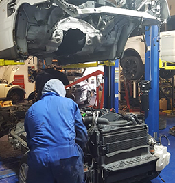Reconditioned Range Rover Engine Fitting